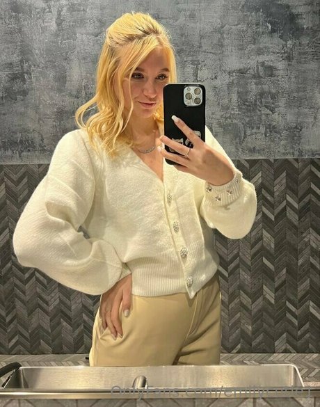 emilycutie1 only fans content