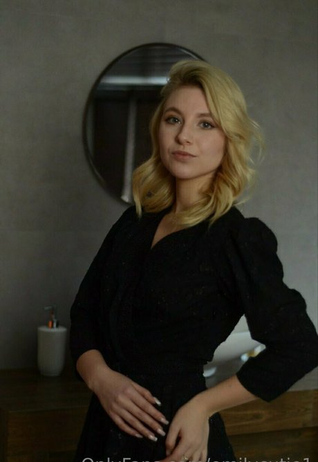 emilycutie1 sexy onlyfans