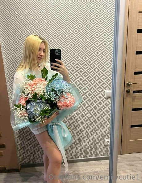 emilycutie1 onlyfans pics leaked