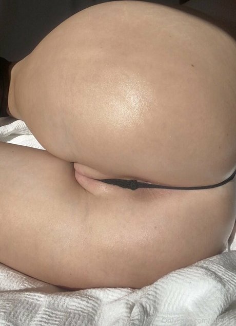 juicyalycia only fans pics