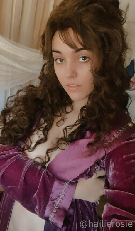 hailierosie topless onlyfans