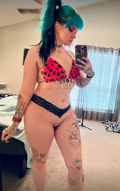 happilyeverawful onlyfans porn nude