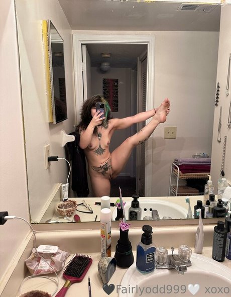 fairlyodd222 onlyfans topless