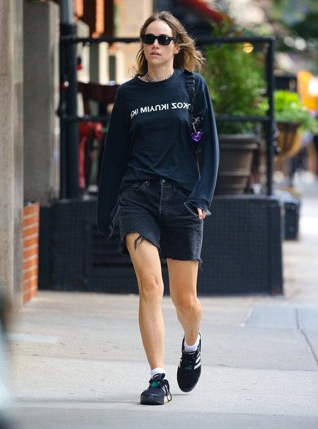 Suki Waterhouse onlyfans model