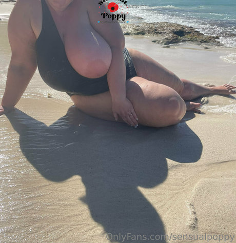 sensualpoppy onlyfans pics
