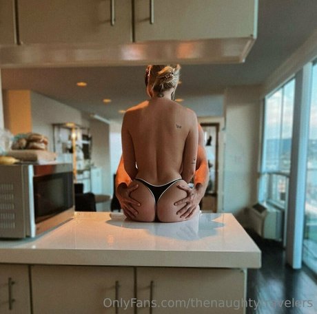 thenaughtytravelers naked onlyfans leaks