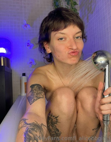 l alicebbgirl l onlyfans archive