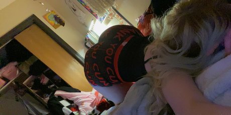 Chewy Waifu onlyfans strip tease