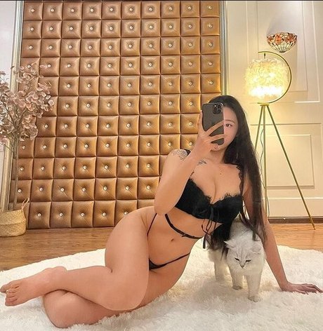 Stella Xu onlyfans leajs