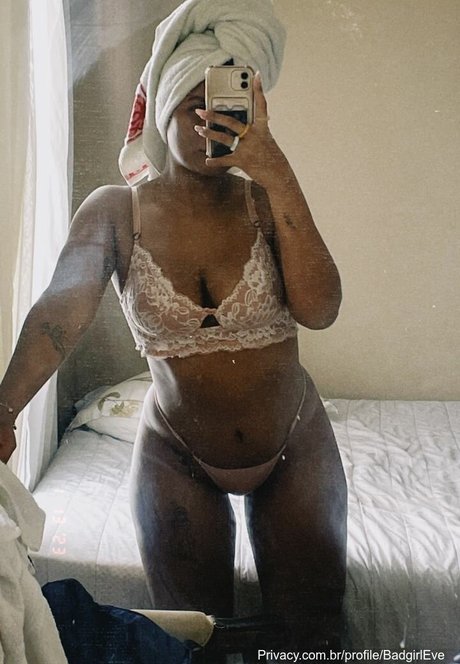 Badgirl Eve onlyfans public photos