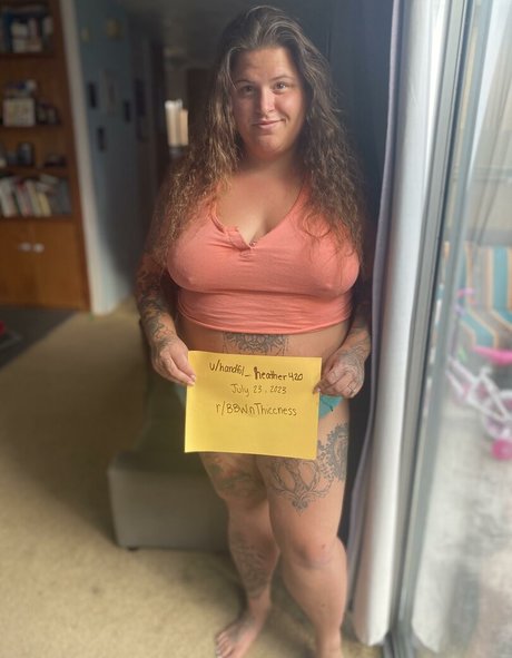 HandfulHeather onlyfans free content