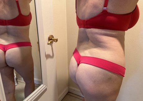 Curious Jeanette onlyfans model images