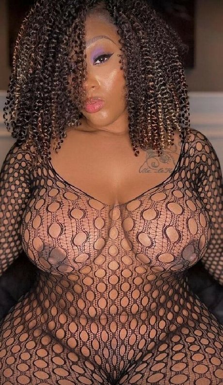 Mimi Curvaceous onlyfans public photos