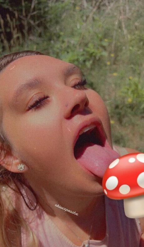 xkiwixpeachx only fans leaks porn