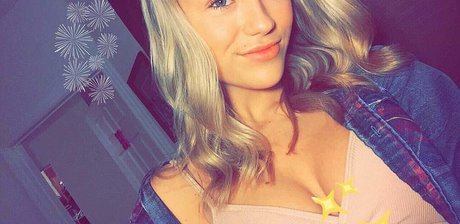 Holly Cloar onlyfans leaks