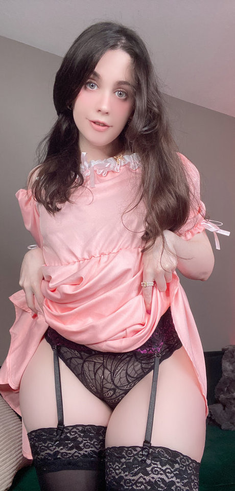 Adina luna Profile pic