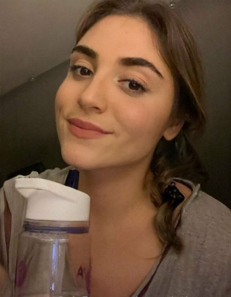 x scarletbrown x Profile pic