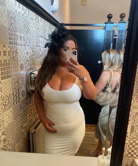 BustyBrunetteS only fans leaks