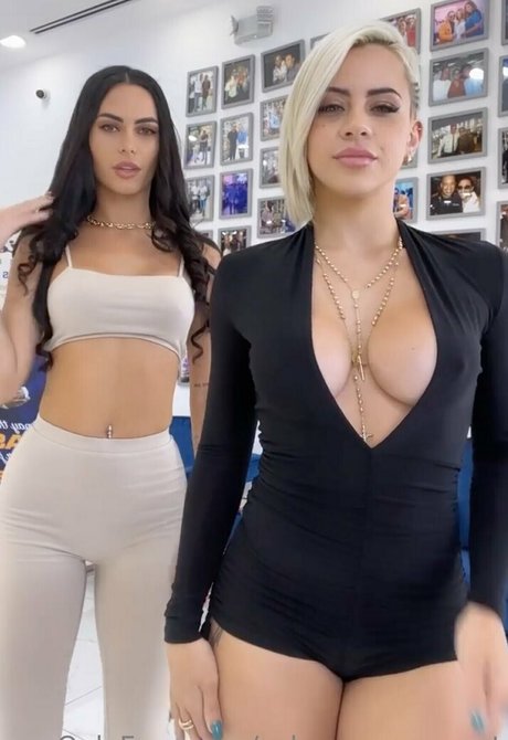 Asleenperezuncut onlyfans nude pictures