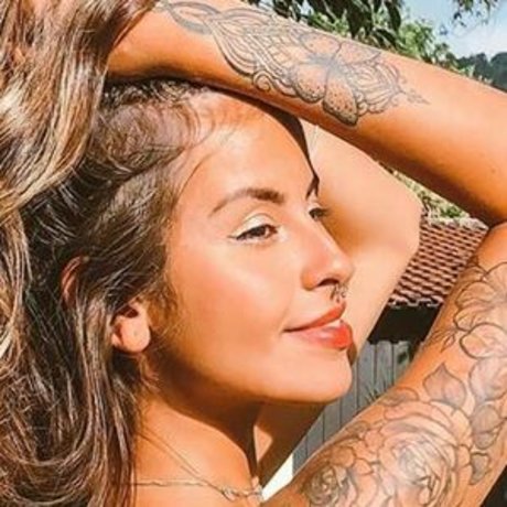 Beatriz Assis feet onlyfans