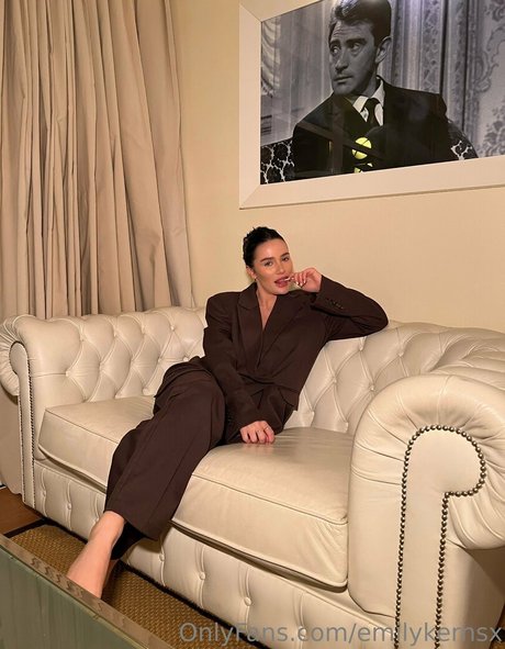 emilykernsx strip onlyfans