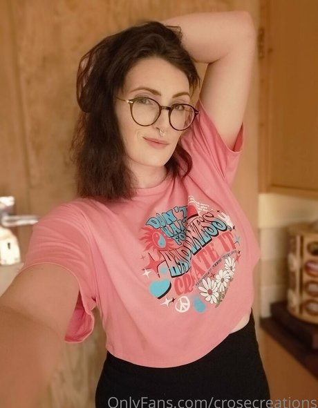 crosecreations onlyfans model