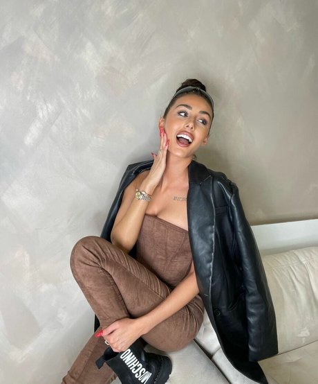 Chloe Veitch tits onlyfans