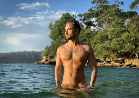 aaronburkexxx onlyfans leaked photos