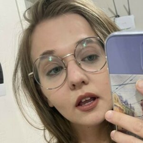 Tiny Valerie onlyfans exposed