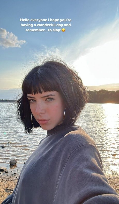 Chloe Hodgson nude onlyfans porn