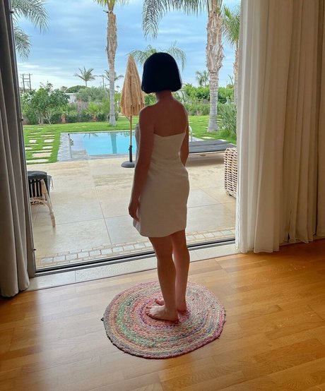 Chloe Hodgson nude onlyfans