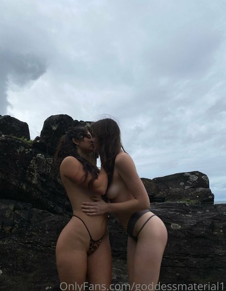 Goddessmaterial1 en onlyfans