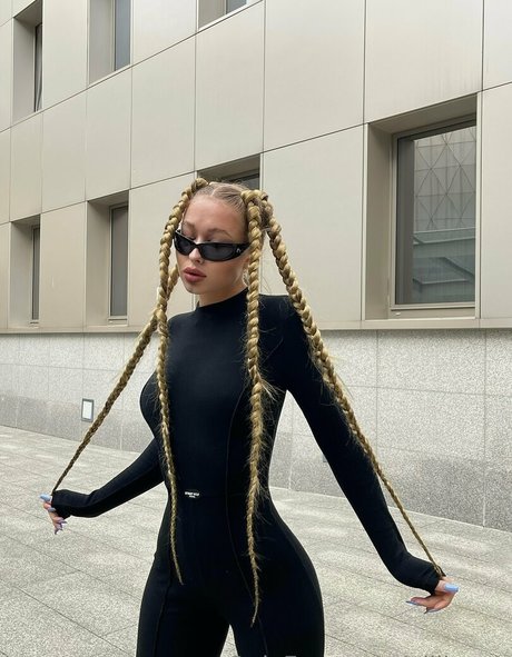 elllleeee onlyfans images