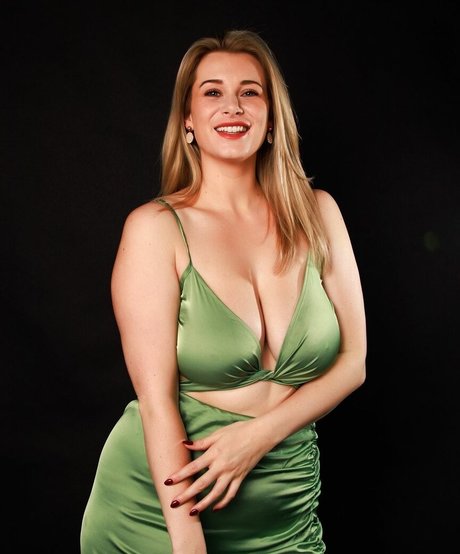 Natalie Juliet Deadman onlyfans model photos