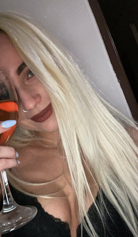 sarah21212121 onlyfans leaks.