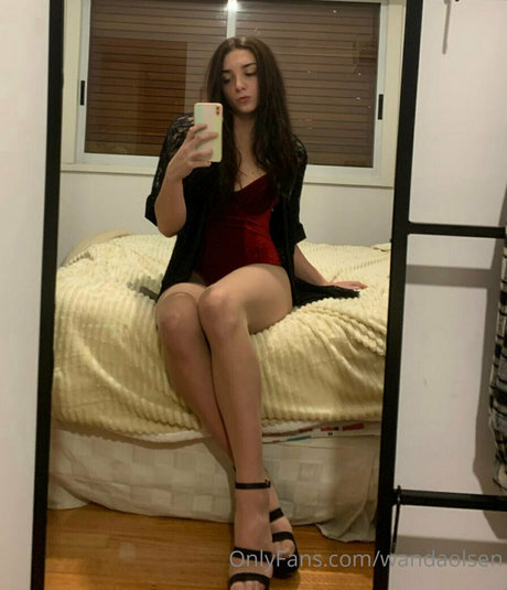 wandaolsen onlyfans star