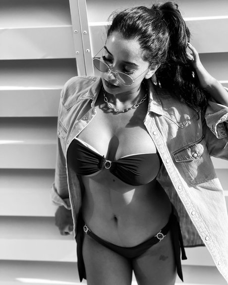 Pooja Bhalekar onlyfans content