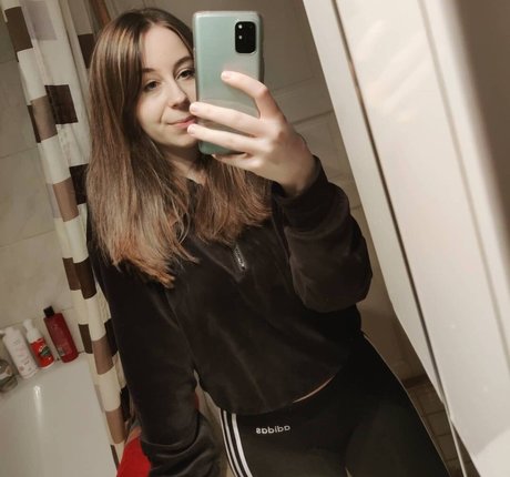 actuallyalisa onlyfans model