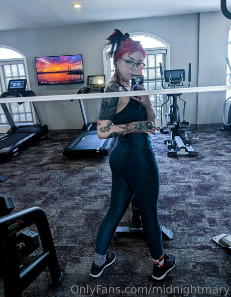 Midnight Mary onlyfans striptease