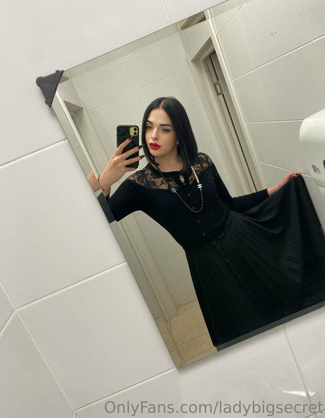 ladybigsecret onlyfans model photo