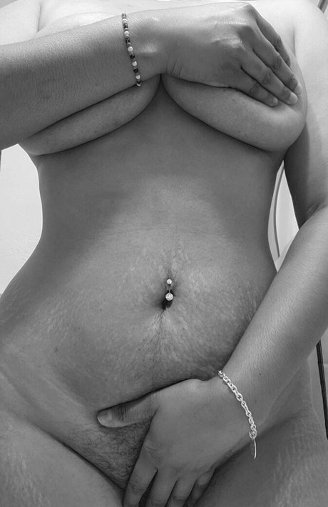 Nickey James Profile pic