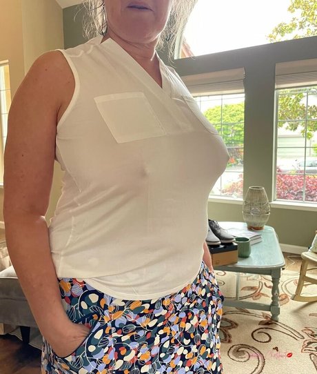 Smokey Chestnut leaks only fans