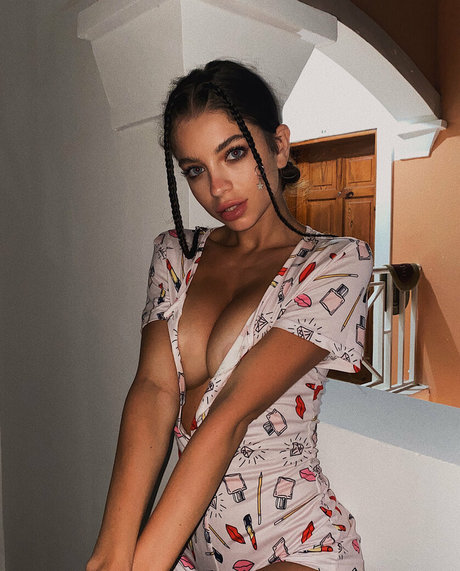 Anna Sazonova onlyfans strip tease