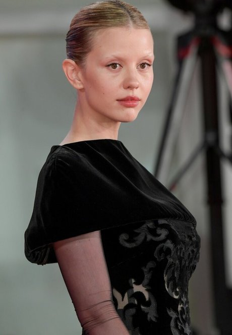 Mia Goth leaked onlyfans