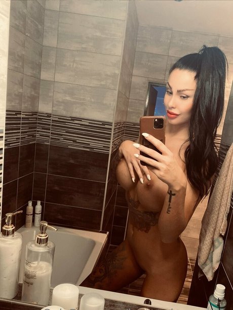 luxurysierrarossie onlyfans strip