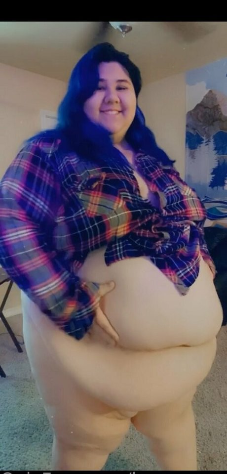 honeycow 17 onlyfans striptease