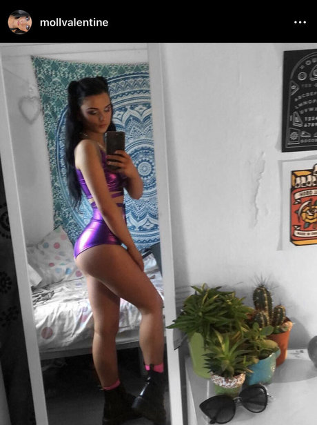 Moll Valentine xxx only fans
