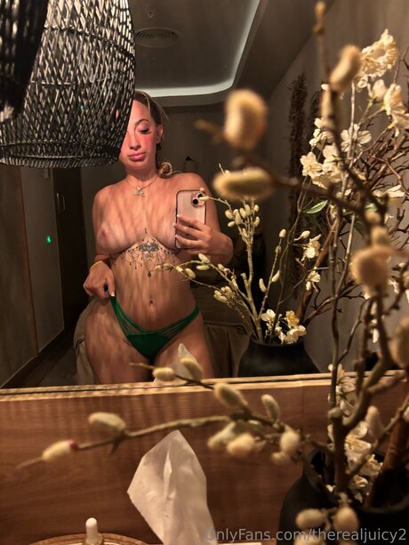 therealjuicy2 onlyfans boobs