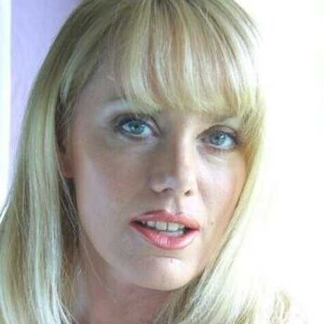 Louise Hodges onlyfans model photos