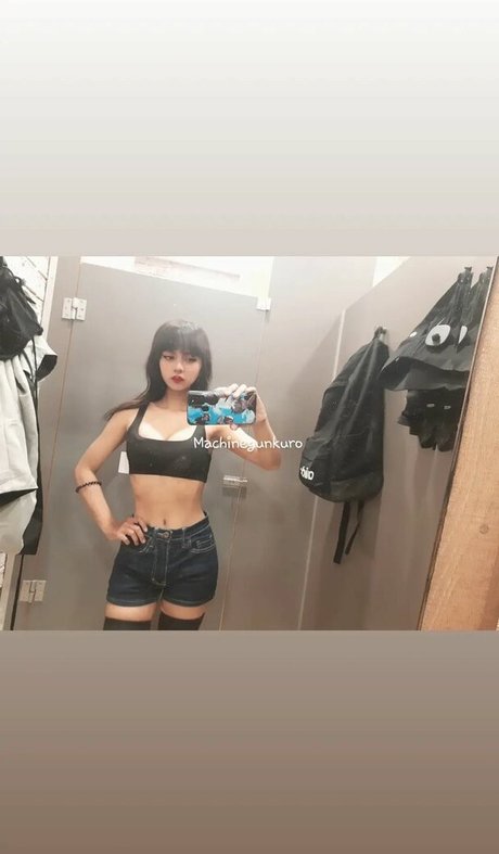 Kuro Emma only fans pics